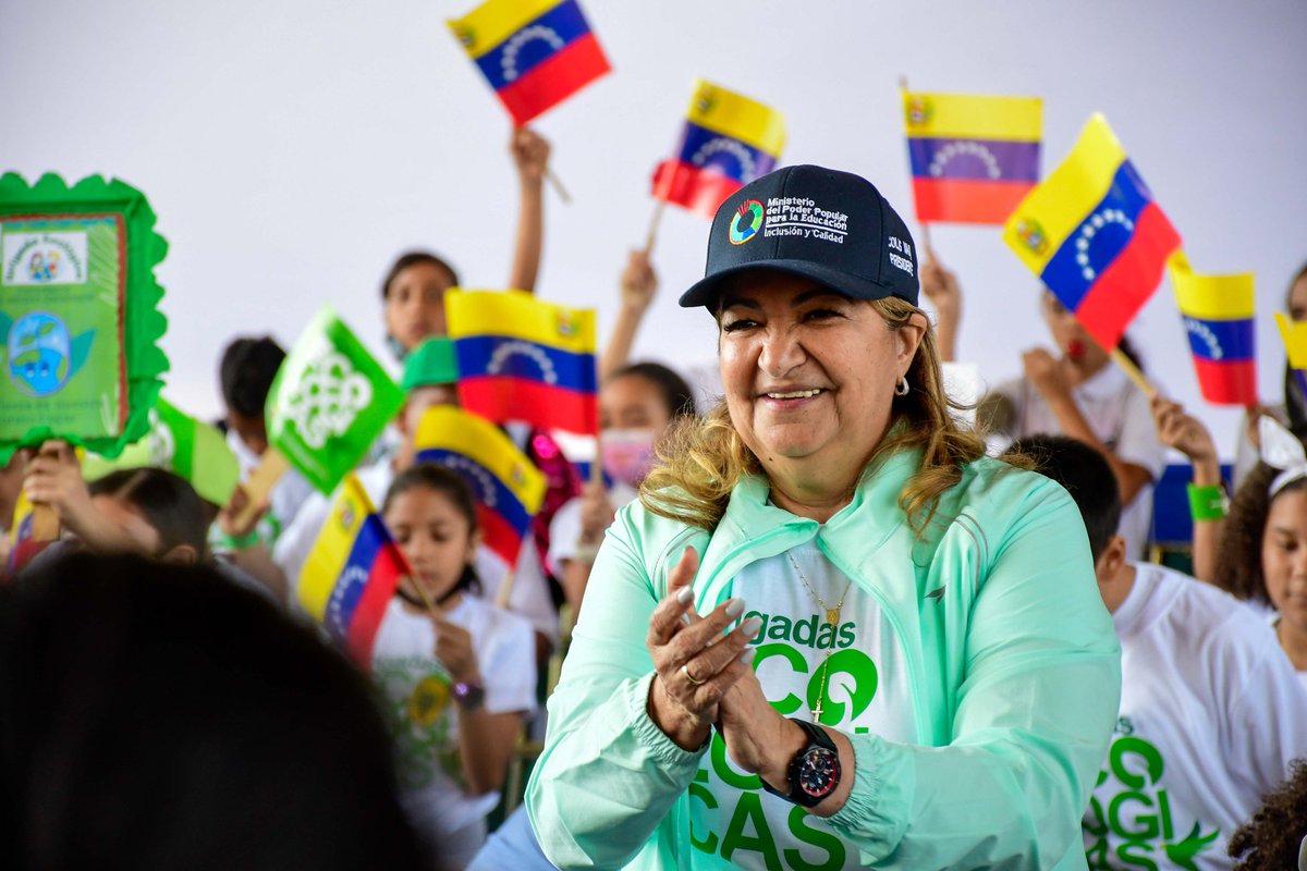 (1/4) En un acto cargado de amor y compromiso, hemos juramentado las Brigadas Ecológicas Escolares y realizamos la plantación de árboles  en el Parque Recreacional Alí Primera.

<a href="/NicolasMaduro/">Nicolás Maduro</a>
<a href="/gestionperfecta/">Carmen Meléndez</a>
@MPPEDUCACION
