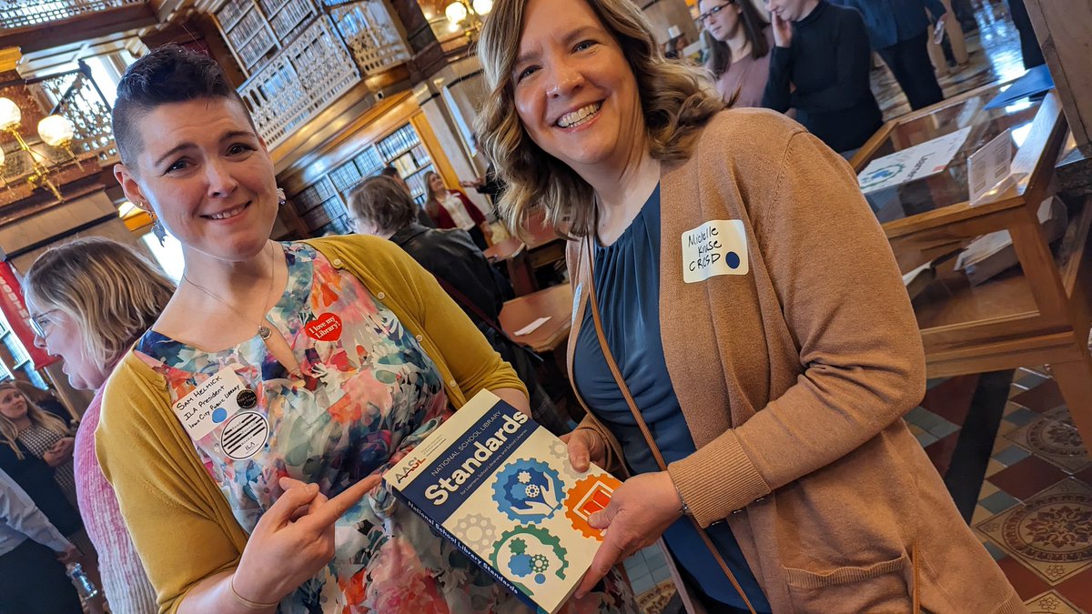 @michelle_kruse sharing @aasl standards with @sampeters_ @IowaLA president at Iowa Legislative Day. #IowaTL