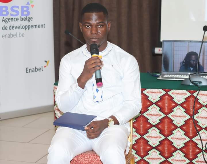 Une Question m'est parvenue lors d'un panel organisé par  just impact et soutenu par <a href="/EnabelauBenin/">enabelaubenin</a> 
<< Nous jeunes qui sommes dans le numérique comment pouvons nous nous démarquer des cybercriminels car les gens ont tendance à nous confondre >>
<a href="/DDCBenin/">Coopération suisse au Bénin</a> 
<a href="/BeninRetweets/">Bénin Retweets</a> 
#Benin