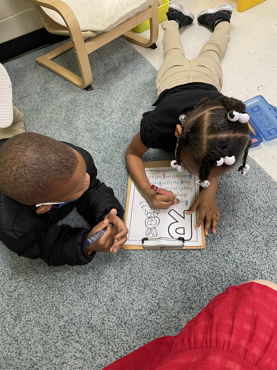 RexrodeMLST's tweet image. Working with our study buddy to mark the text!