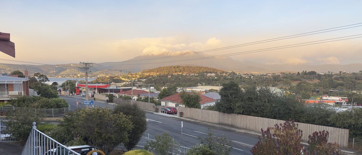 Mrng view in Hobart @tasmania #MtWellington 🗻