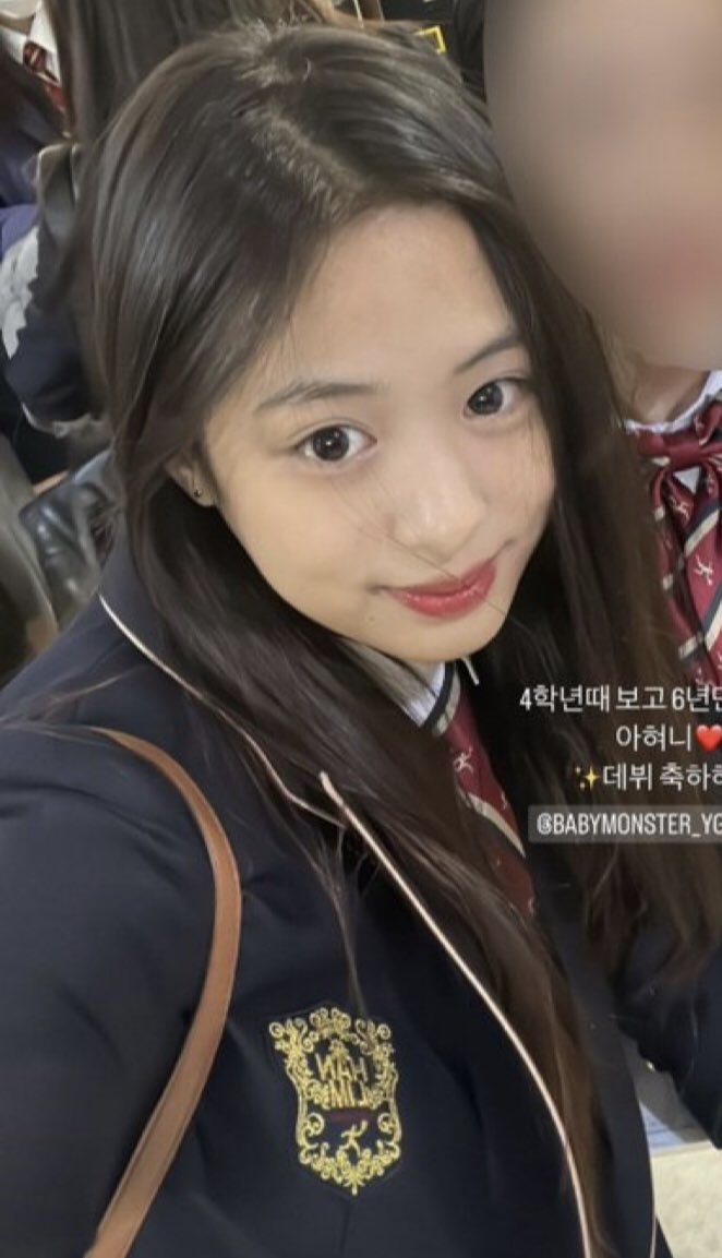 ahyeonpic's tweet image. how pretty she is!!