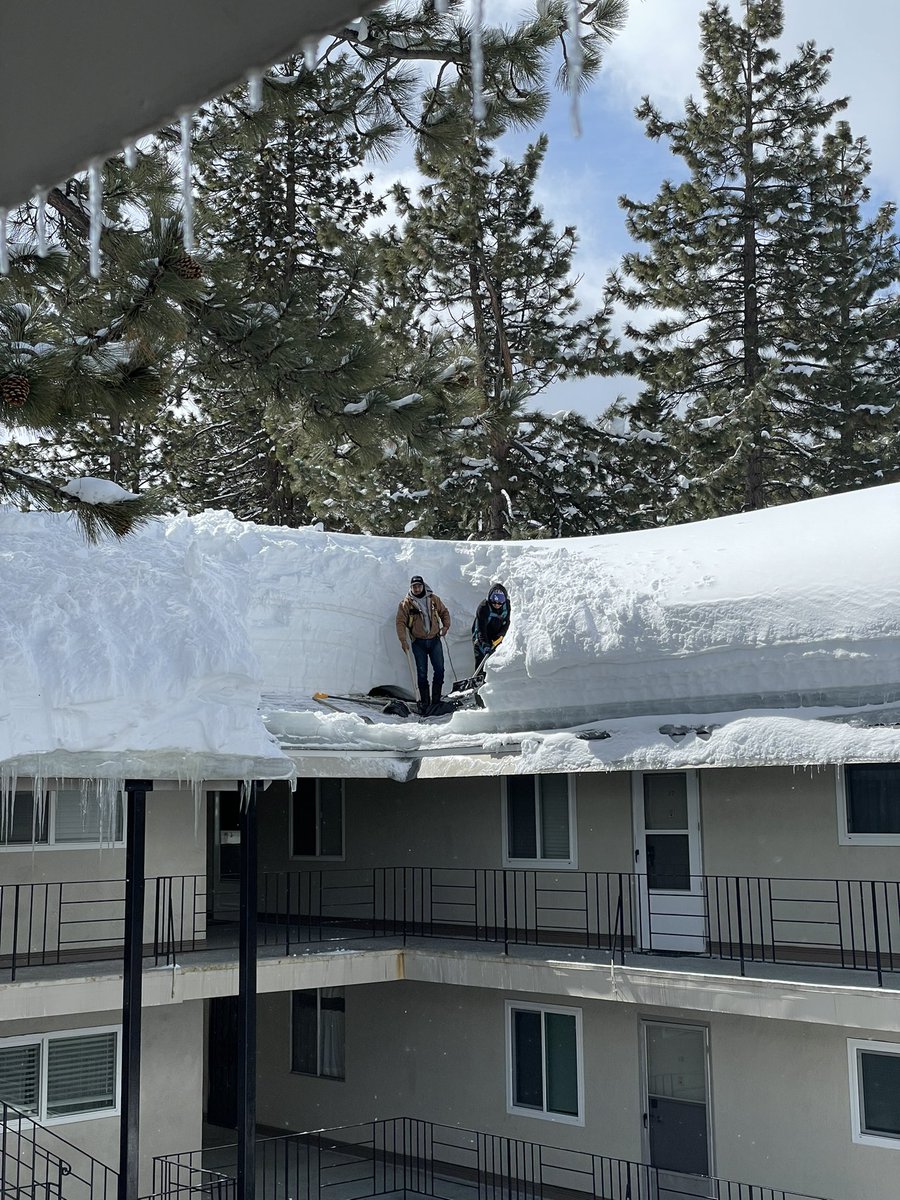 Finally getting the roof shoveled!! @kcranews #tahoesnow #tahoesouth @cityofslt #sandyway