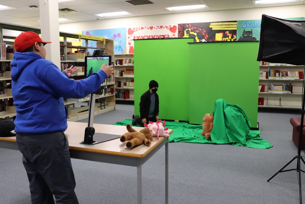 SandraDueck's tweet photo. What Div 2 &amp; 3 learned on our field trip to South: Adventures in media literacy--filming, editing, playing with perspective. Differentiated learning--a library is a haven for all learners. Thank you Ms Yan, Ms Alexieva, and the Media Arts students who welcomed us. @maywoodSD41 https://t.co/wspJcenA3O