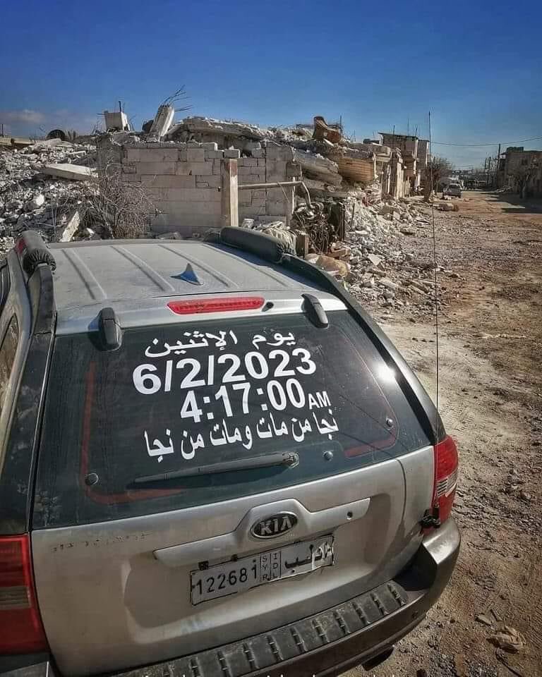Gün; Pazartesi günü 
Tarih:
6/02/2023 
Saat  tam olarak  04:17 gecede
Şu an ki Ölenler kurtuldu kurtulanlar ise öldülerdir...
#idlib #deprem  #syria #سوريا #إدلب #زلزال_تركيا_سوريا  #زلزال_الشمال_السوري  #TurkeyEarthquake  #syriaearthquake
