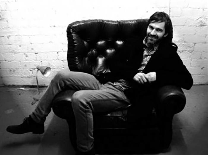 Coming up at 9.30pm, an interview with @TheQuill from @TheBluetones who is playing a solo show this Saturday (11th March) at @OldBakeryTruro - a few tickets still available! Listen to the interview here: player.chbnradio.org/default.html