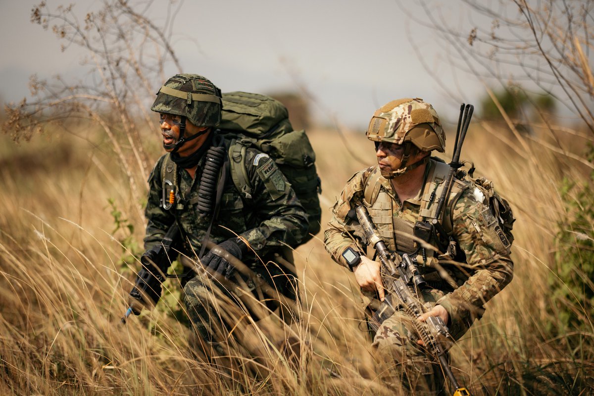 USArmyWHC's tweet photo. U.S. Army #Soldiers with the @82ndABNDiv and the Royal Thai Army Soldiers conduct a Strategic Airborne Operation during Exercise Cobra Gold 2023, near Thanarat Drop Zone, Kingdom of Thailand, March 2, 2023. #Readiness #ArmyTeam @armyspoke_news @USArmy https://t.co/0AE6okrASI