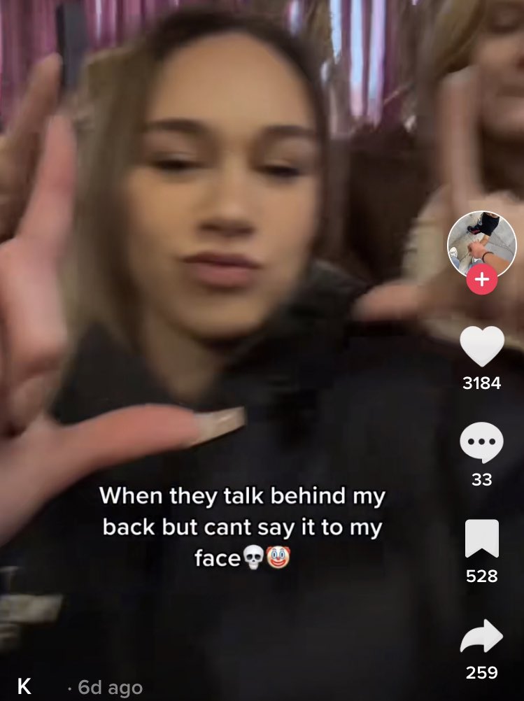 eleni 🩷 (@el3niiii1) on Twitter photo 