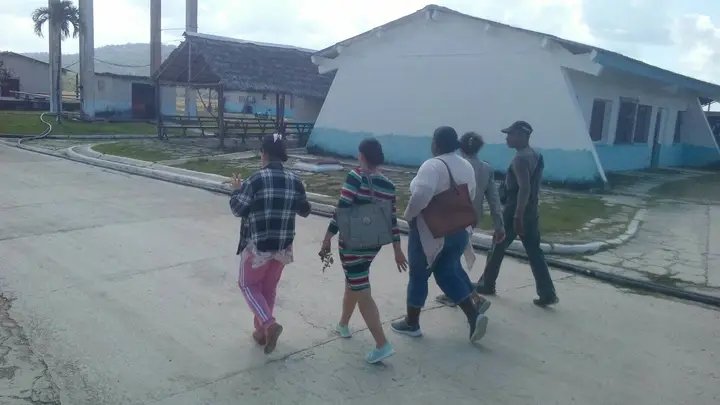 Hasta la UEB Alevinaje llegaron las diputadas a la Asamblea Nacional en su recorrido por centros de interés economico  para conocer la labor que se realiza allí e interactuar con los trabajadores del municipio Minas. #MejorEsPosible