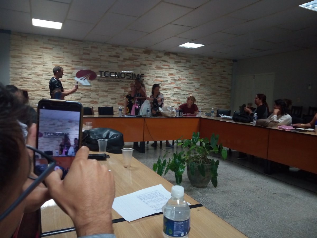 Culmina Consejo de Dirección con la despedida a quien por más de una década dirigió nuestro equipo provincial, Raisa Puerto Rodríguez.
Éxitos y felicidades en todos los ámbitos.
#MejorEsPosible
#VillaClara
#DPTVC