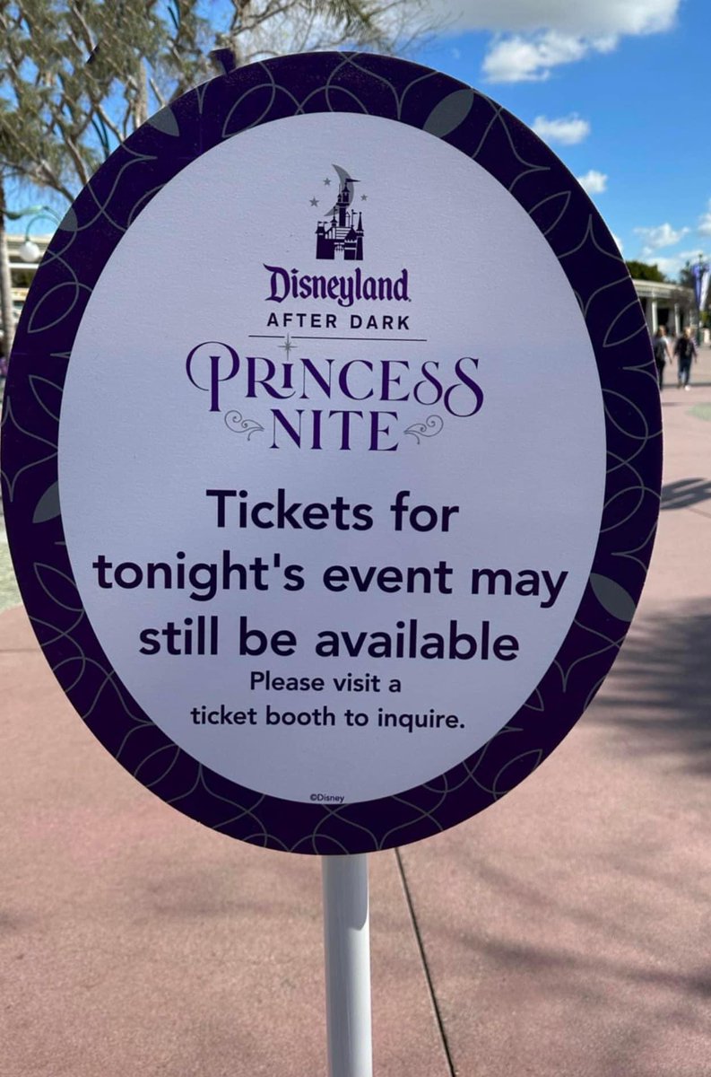 Tickets still available for tonight’s event #Disneyland After Dark https://t.co/1cFJSEXzwP