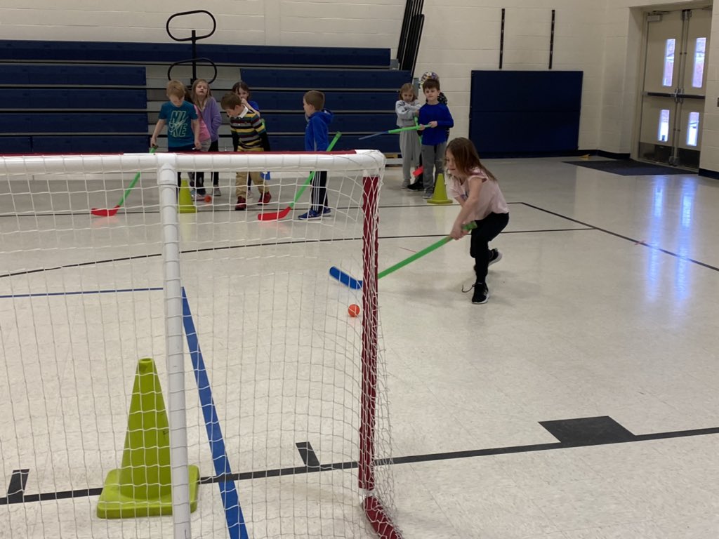 LVELIONSPE's tweet photo. 1st grade @LVEMrsHong @LVEHoffman has hockey skillz thanks to the @STLBLUESYH @StLouisBlues https://t.co/YPUO4defBW
