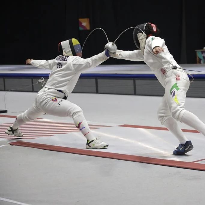 El equipo venezolano de esgrima, especialidad espada masculina, ganó la medalla de bronce en el Campeonato Panamericano, celebrado en Colombia. Nuestro mirandino Josué González, formó parte del cuarteto que le dio la victoria al país. ¡Felicitaciones a toda la delegación! 👏