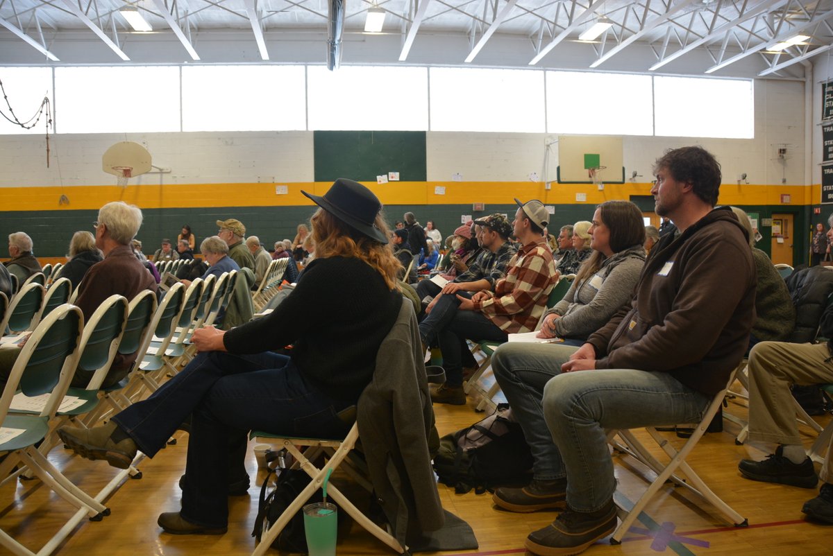 KruppLexi's tweet photo. In Bethel, residents passed the $2.6 million dollar budget, and voted to fund an expansion of the town skate park and give more money to the library. 

There was also pie. "Strawberry rhubarb, coconut cream, cherry, pumpkin. There's a little bit of everything." https://t.co/hnSmUYghj0