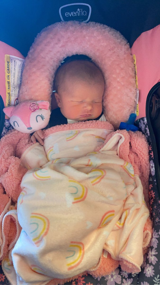 teeeexlowe_'s tweet photo. I really had a beautiful baby I mean I knew she would be cute but jeeze 😍😩 https://t.co/yDQkrqnPeM