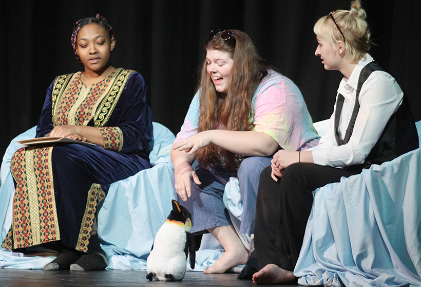 CayugaCC's tweet photo. Our student theatre troupe, Harlequin Productions, is back this week and next with 5 one-act plays promising "Comic Work and Cosmic Wonder!" Read more about the upcoming performances at https://t.co/tIAaw9HW1b
#cayuga #theater #theatre #communitycollege #auburnny #studentactors https://t.co/4foAx5AV47