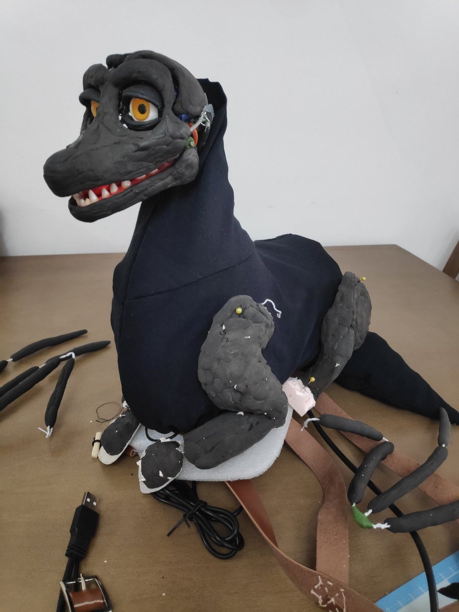 gataflecha's tweet photo. Comecei a trabalhar nas perninhas e asas π
TΓ΄ sΓ³ esperando chegar a tinta que encomendei pra pintar as escamas no tecido. Em breve, devo postar algum vΓdeo mostrando ele se mechendo β€οΈ
#diy #marionete #arduino #fantoche #dragai #reinosdenerlian #nerlian https://t.co/7Cu9RgVBuA