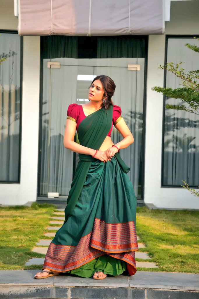 TFIMovieReview's tweet photo. Beautiful Gorgeous Treditional Look #ShraddhaDas
 #sraddadas #shraddadas #shraddhadas #actress #actressdance #actressreels #reel #reels #dee15 @shraddhadas43 @TFIMovieReview https://t.co/i2rwZLugdc