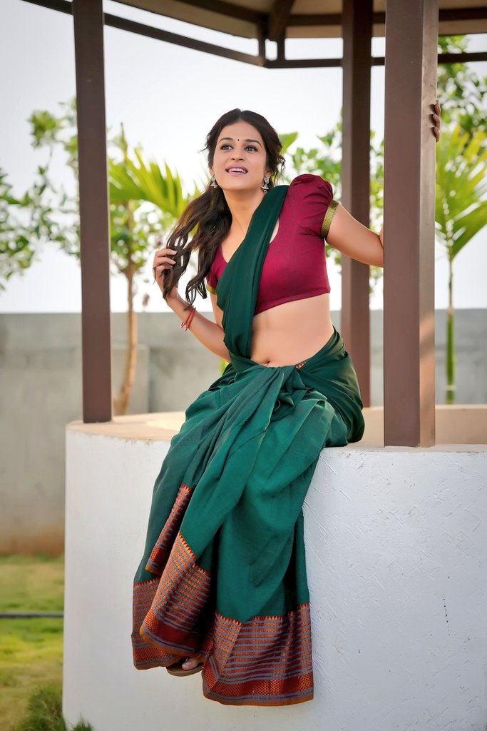 TFIMovieReview's tweet photo. Beautiful Gorgeous Treditional Look #ShraddhaDas
 #sraddadas #shraddadas #shraddhadas #actress #actressdance #actressreels #reel #reels #dee15 @shraddhadas43 @TFIMovieReview https://t.co/i2rwZLugdc