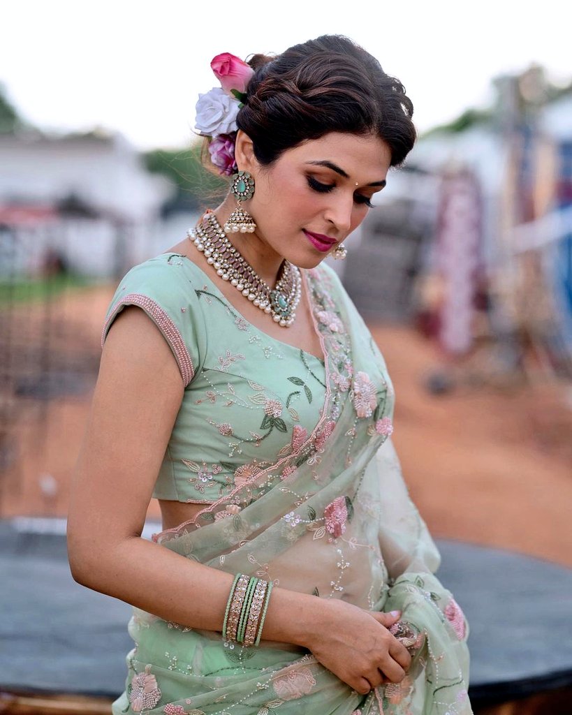 TFIMovieReview's tweet photo. Gorgeous @shraddhadas43 😍❤️
.
.
#shraddhadas #sraddhadas #sraddadas #actress #heroine #actressphotoshoot #shraddhadasfans #shraddadas @TFIMovieReview https://t.co/j8Qzpi3Ogz