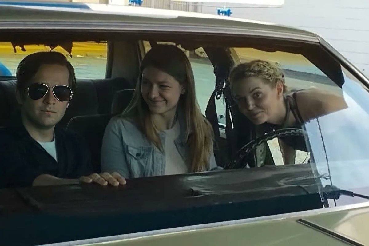 jmo_fan_'s tweet photo. 📽 For the #ReelFilmDay we find our favorite director @jenmorrisonlive during the filming of her film "Sun Dogs" 
Behind the scenes pictures from the set of #sundogsmovie https://t.co/5zYhNRv8CP