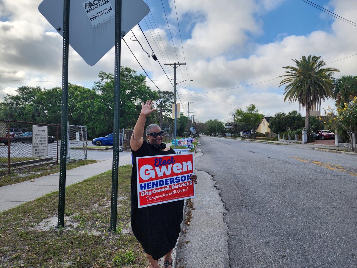 ItsMeGwen813's tweet photo. VOTE! VOTE! VOTE! Thank you to all who have said hello and are rooting for me! I'm humbled by all the love and support today! Polls close at 7 p.m. #WinWithGwen #yourvotematters See you at 7th & Grove for the #watchparty https://t.co/w7Ao46ZonP