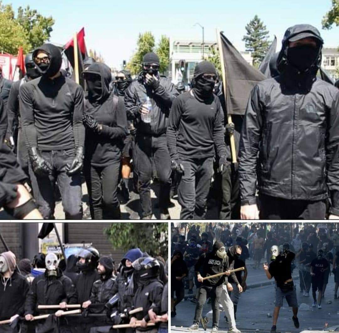 Dimitri95490025's tweet photo. Παιδιά αγαναχτισμένα μετά το δυστύχημα, εκδηλώνουν τον πόνο τους και προφανώς, κακώς η αστυνομία τους έριξε δακρυγόνα αφού καθόλη τη διαμαρτυρία τους οι εκδηλώσεις ήταν απόλυτα ειρηνικές. https://t.co/DOBZvUp8Tq