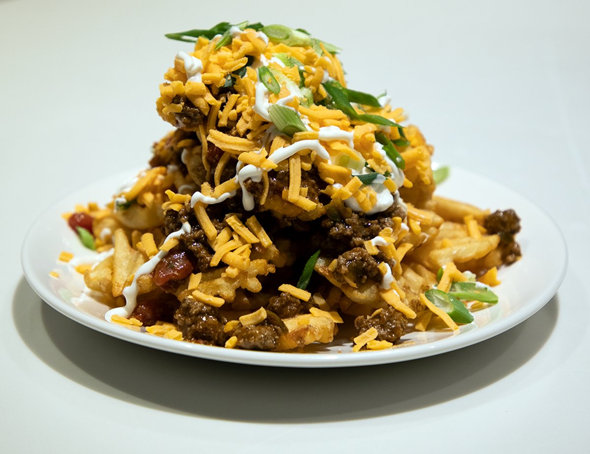 #MakeItAFryDay! 🍟

<a href="/EdmontonJack/">Jack Michaels</a>'s creation for our competition is chilli cheese waffle fries! 🤤

If you're a fan of his dish, give this tweet a like and/or retweet &amp; you could win a year's supply of <a href="/mccainfoods/">McCain Foods Canada</a> product while Jack could win a $1,000 donation to <a href="/StolleryKids/">Stollery Kids</a>!