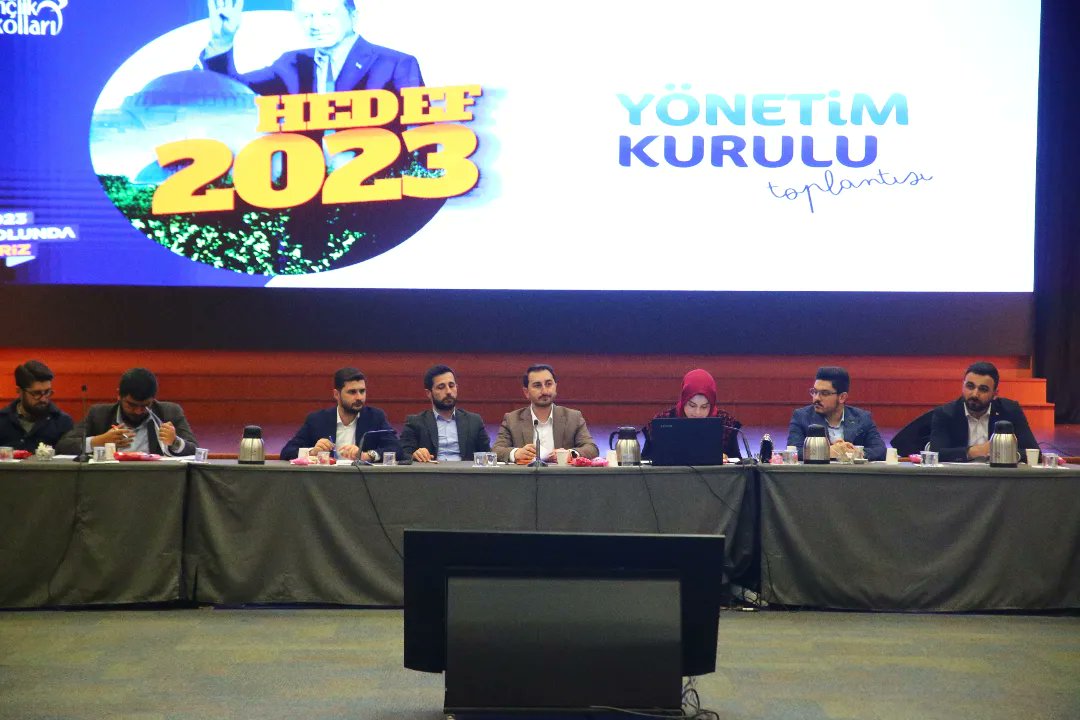 akgencistanbul's tweet photo. İl Gençlik Kolları Başkanımız @CCekerek başkanlığında; depremzede vatandaşlarımıza yönelik çalışmalarımızı değerlendirdiğimiz İl Yürütme Kurulu ve İl Yönetim Kurulu Toplantımızı gerçekleştirdik. https://t.co/eAHFN2vx3y
