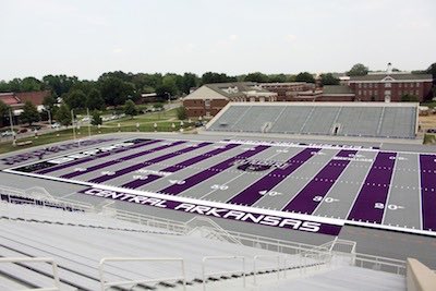 JakeJones3211's tweet photo. After an amazing talk with @NathanBrownUCA I am beyond blessed to receive my first Division 1 offer to The University of Central Arkansas💜🤍 @CoachGunnellUCA @HOXIEFOOTBALL https://t.co/es2ent3egd