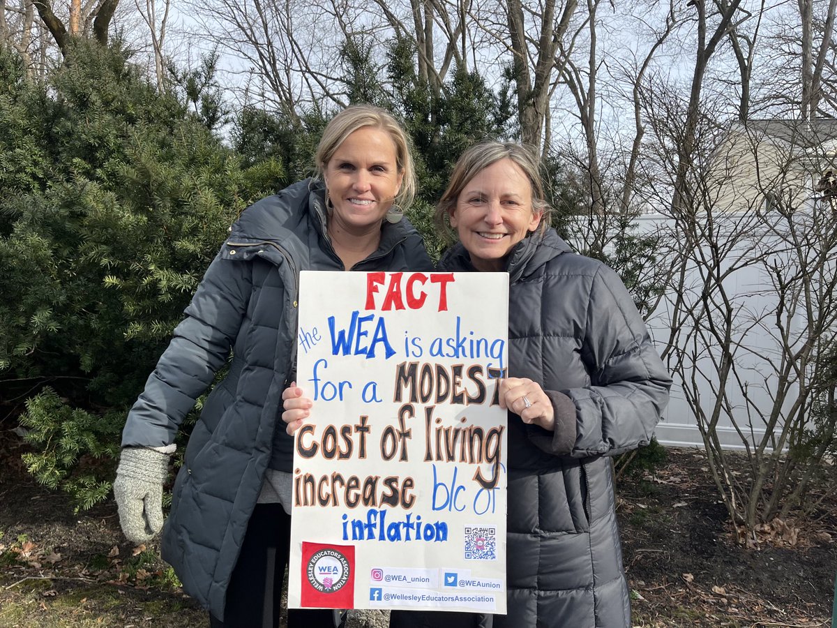 WEAunion's tweet photo. Amazing Sprague Educators out today!! #FairFive #1u https://t.co/HwzLuzxfKl