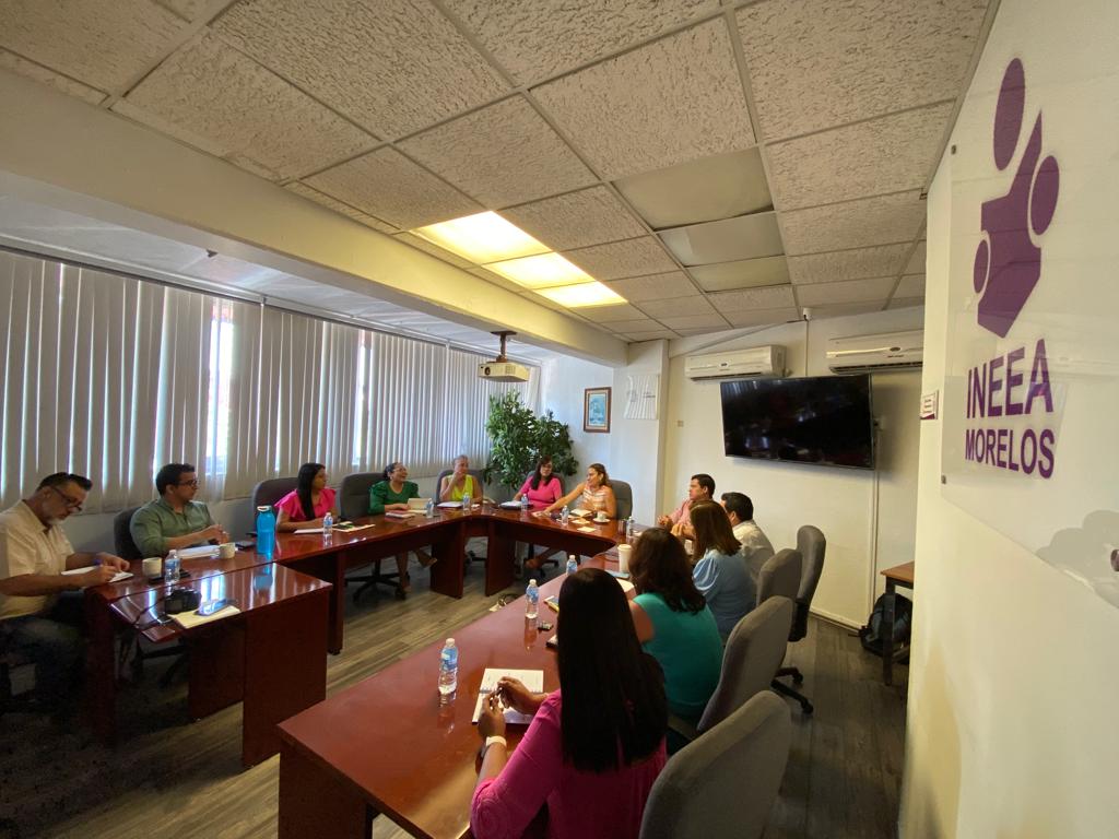 IneeaMorelos's tweet photo. El día de hoy, nuestra directora general @Grethel_Streber sostuvo una reunión con los cinco coordinadores de zona de Morelos y los directores y coordinadores de oficinas centrales, para ver resultados y puntualizar las estrategias a seguir para combatir el rezago educativo. https://t.co/PjRh9LghbV