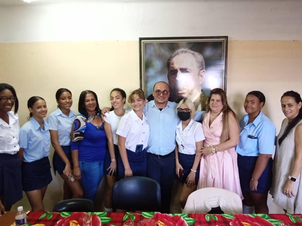 chaple_imbert's tweet photo. Una mañana de intercambio con estudiantes de varios centros FEEM de los municipios San Miguel del Padrón y Regla #YoVotoXTodos @Roilancu1
@Julito7316 @JLBrocheLorenzo @Alba40895264 @DiazCanelB @Eugeniocubano @FEEM_Matancera @UJCdeCuba https://t.co/dm7IeY91Th