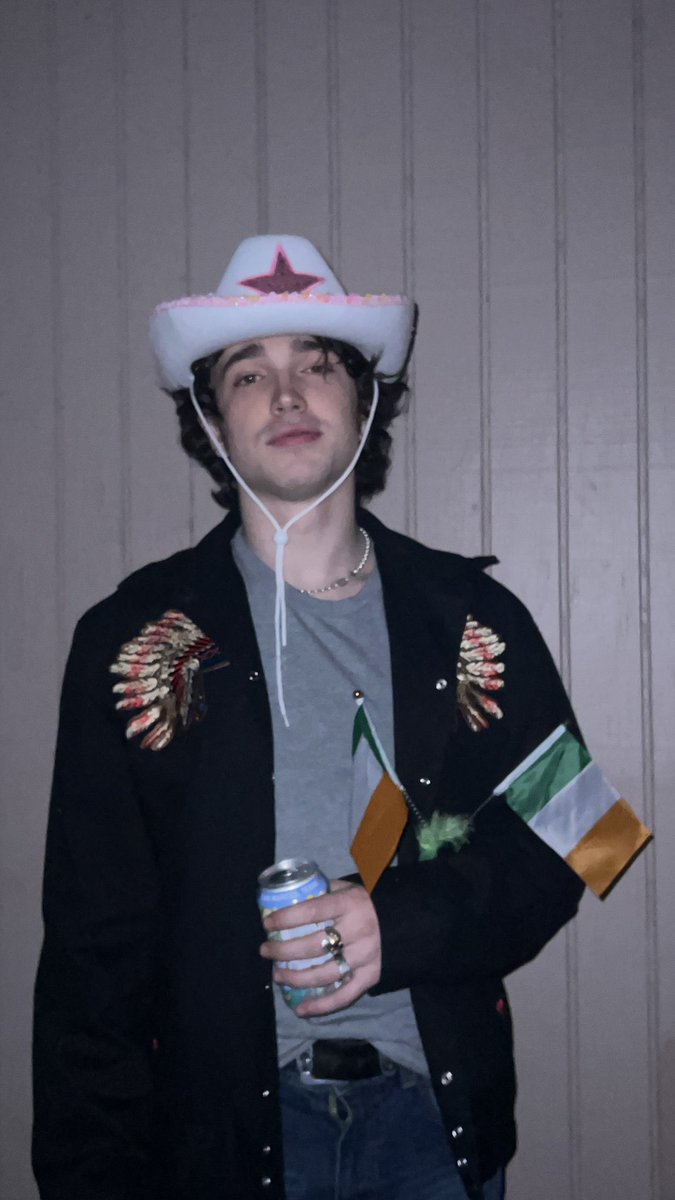 hellboystyles's tweet image. yeehaw🤠