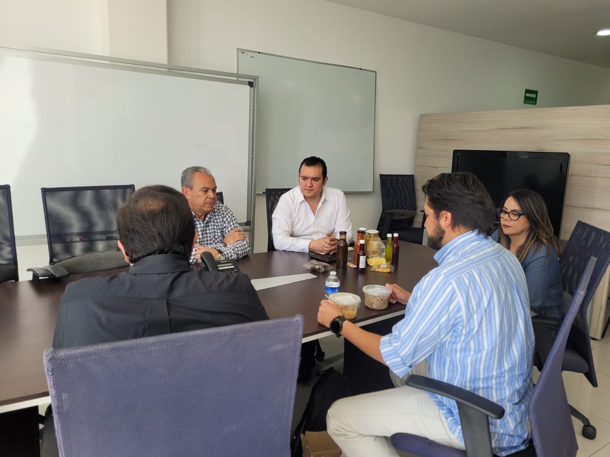 En la Subsecretaría de Inversiones y Productividad Sectorial de la <a href="/Sedeco_Hgo/">Desarrollo Económico</a>, mantenemos las puertas abiertas a las empresas asentadas en el Estado, por eso, nos reunimos con #GrupoAgrocor, para seguir sumando acciones por el desarrollo del sector de alimentos en #Hidalgo.
