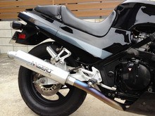 SV650_DRUM's tweet photo. 初めてのバイクは
GPZ400R-D3
真っ黒いヤツ(笑)
画像は借り物ですが
BEETのNASSERTチタンを着けて、熊本を走り回ってました?!
北海道にも行ったなあ〜
(色褪せた写真が
昭和を物語る…)
#カワサキ
#kawasaki
#GPZ400R #3型
#BEET
#NASSERT
#チタン https://t.co/nJdyndEkPO