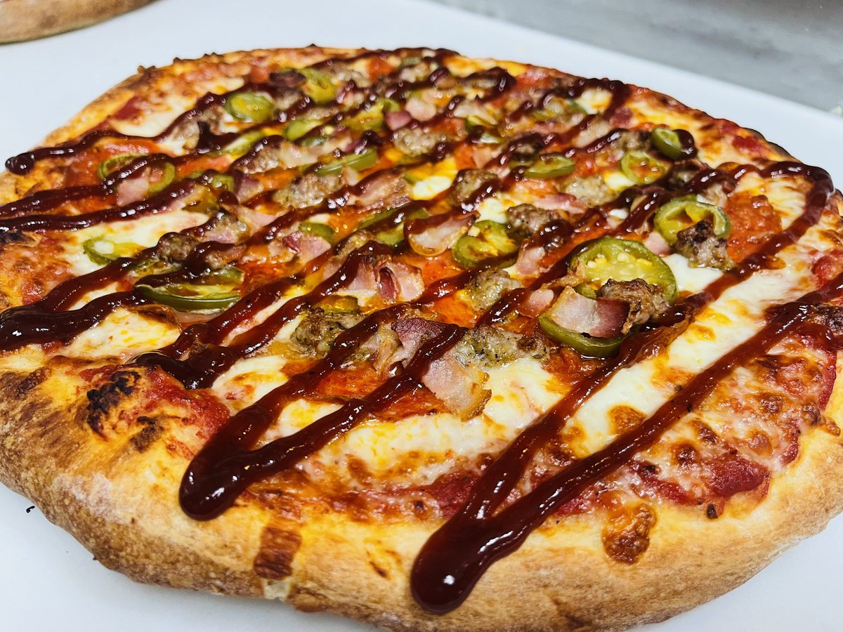 TBitonti's tweet photo. Who@wants a pie ? #pizza #restaurant #domenicosbeaumont #domeniocsglendora https://t.co/IRGWndOXv7 https://t.co/NWgsangsU7
