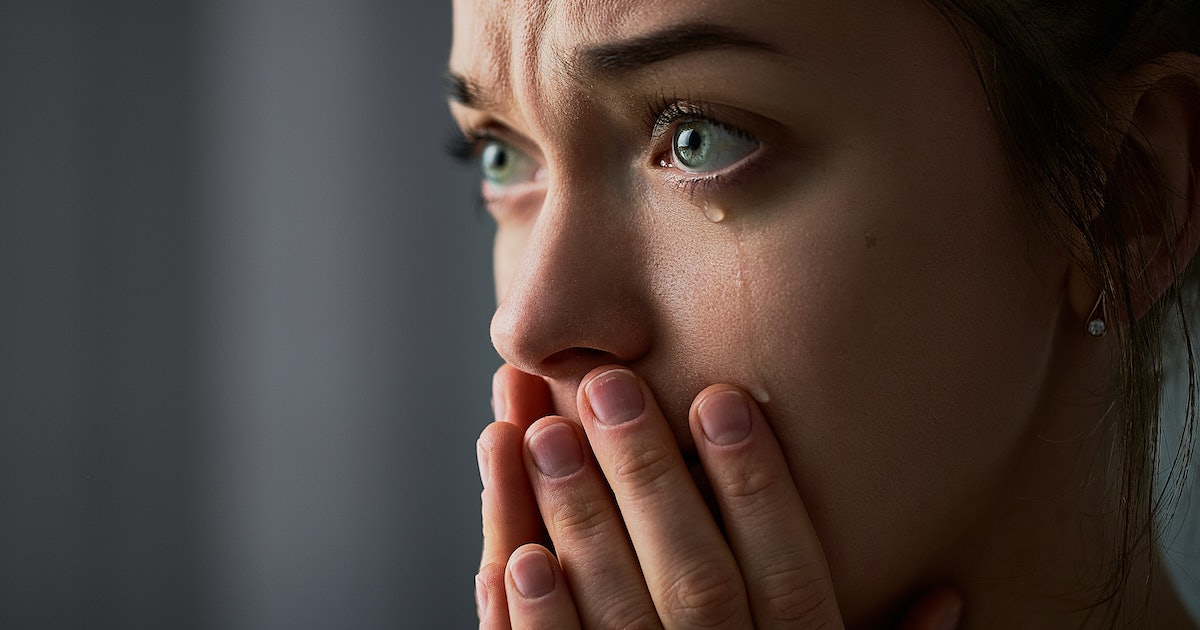 Laura_Writes_'s tweet image. Yelps of a broken heart.
"You've changed."
Tearful goodbyes
Choke,
Song stuck
In strangled throat.

#15wordspoet 
#vsslonely
#vssdark