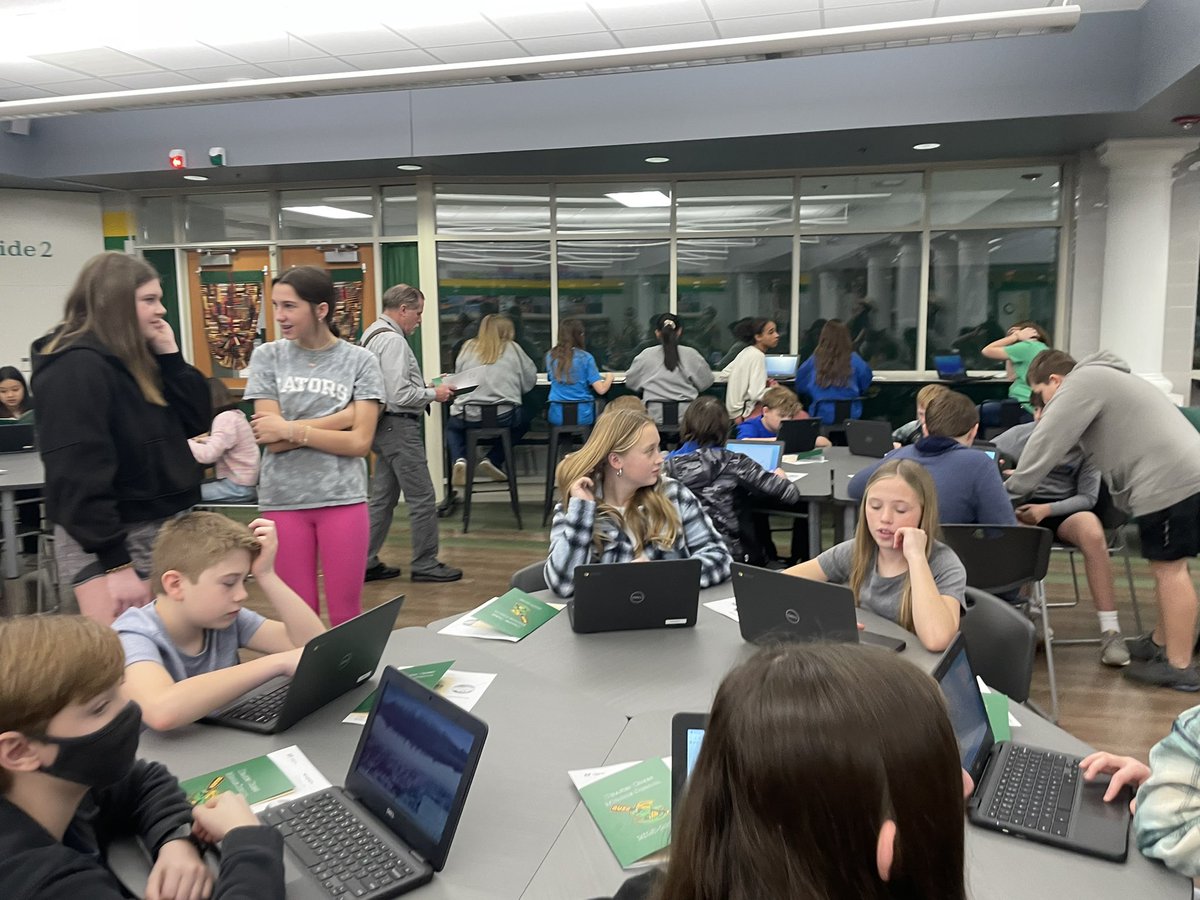 AlvatonElem's tweet photo. Our 6th grade had a great time visiting @DrakesCreekMS today! They had the opportunity to ask questions and tour the building while also completing some registration forms! #AESpride @WarrenCoSchools Thank you @DrakesCreekMS for providing this opportunity for our 6th graders! https://t.co/EyN6PrBrqB