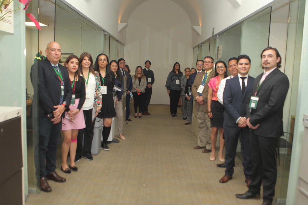 SRE_mx's tweet photo. 📸 Durante el segundo día de la Reunión de Cónsules de Protección de 🇲🇽 en 🇺🇸 y 🇨🇦 se dialogó sobre instrumentos de protección preventiva y se visitó el área de atención al público de @SRE_mx, donde se entregan cheques, objetos personales y asesoría de diferentes casos. https://t.co/M6jQ4S5aPU