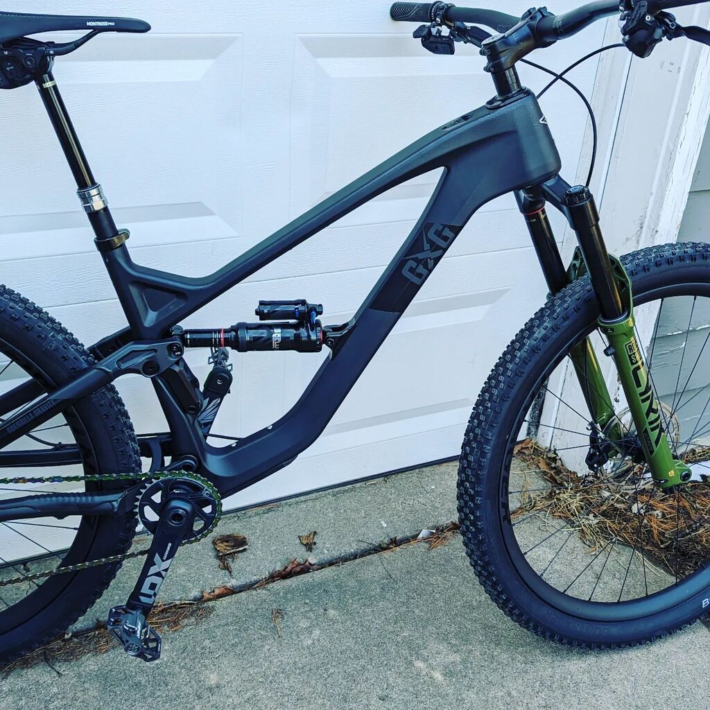 JHeyMcK's tweet photo. New bike day. https://t.co/6KbqTGZrMU https://t.co/BVeRTclwtC
