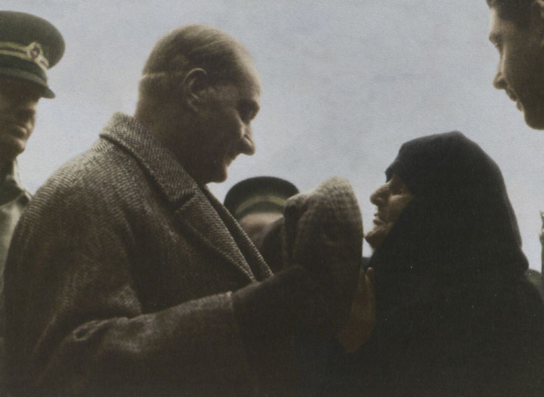 Ey kahraman Türk kadını, sen yerde sürünmeye değil, omuzlar üzerinde göklere yükselmeye layıksın. 

Gazi Mustafa Kemal ATATÜRK 

#8Mart #8M2023