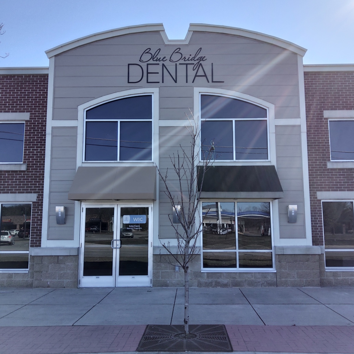 KLAS_Solutions's tweet image. Signs are up for our Start Up client Dr. Kimmel in Allendale, MI.  Patients are going to be very lucky to have such a caring dentist.  Visit bluebridgedental.com.  So excited and keep an eye open for the Grand Opening Announcement!! #bluebridgedental #klassolutions