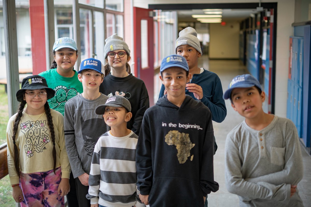 ccsdschools's tweet image. Friday was hat day at Festa, and many students & staff could be seen sporting these positive and stylish 21 Pineapples hats! They were sold by students to raise money for our #communitybasedlearning programs, but selling the hats was a real #HandsOnLearning experience itself!