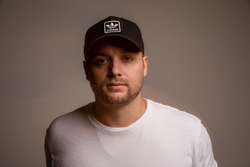 StarryMag's tweet image. .@CortCarpenter fans explore the #countrymusic artist and #singersongwriter's latest album "All In" reading reporter @robofthunder's exclusive interview at starrymag.com/cort-carpenter…! #AllIn