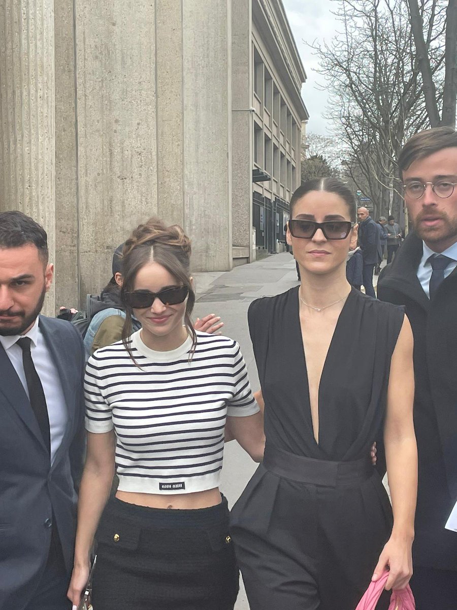sapphic_maelle's tweet photo. I think we didn't talk enough about Alba's sister so i gave you Ana Luisa Baptista in protecting mode everyone 

#SaveWarriorNun #WarriorNun 
WELCOME BACK ALBA
FEEL BETTER KTY https://t.co/qglR2HtWog