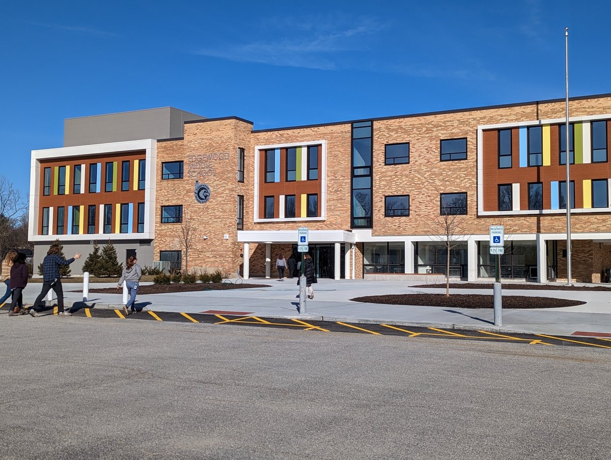 Here comes some new pictures of the new improved Edgewood.

#EpicEagles
#112Leads