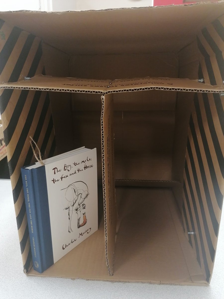 10thGuides's tweet photo. The Guides did "Do it Your-shelf" for #WomenInConstructionWeek - good range of styles and some nice decorations...some with more tape than others 🤣
#Girlguiding #GirlsCan #Construction #DIY https://t.co/EaEvoTCSLO