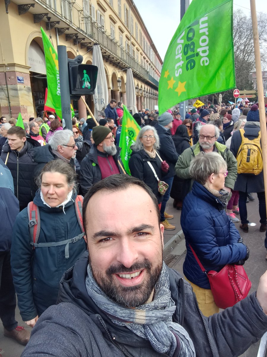 loic_minery's tweet photo. 🟢 10 000 personnes à #Mulhouse pour dire non à une réforme injuste, inutile et destructrice et réclamer une autre société et un autre rapport au travail ! 

📌 Et demain manifestation à 18h dans le cadre de la journée internationale pour les droits des femmes. https://t.co/kZ0QGiSBMe