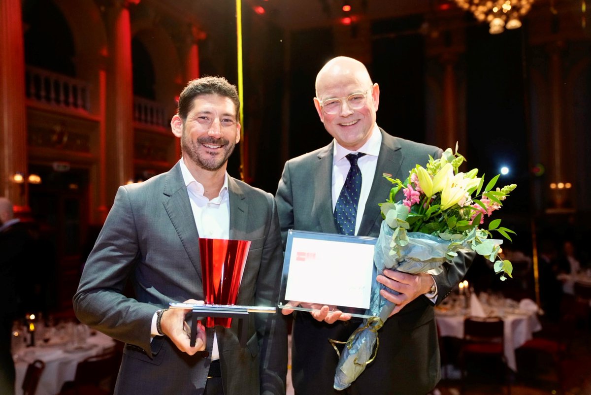 Sveriges bästa fondbolag – i år igen! ”Stolta och glada tackar vi Morningstar för utmärkelsen och Öhman Fonders förvaltare för ypperlig arbetsinsats i både bredd och spets” säger vd <a href="/Jamal_A_Norling/">Jamal Abida Norling</a> och räntechef <a href="/festelars/">lars feste</a>. <a href="/ohmangruppen/">Öhman</a> #FundAwards #fonder